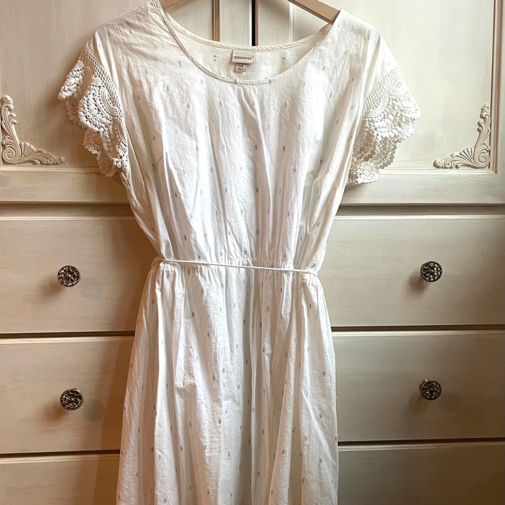 *Never worn* White lacey Merona dress
